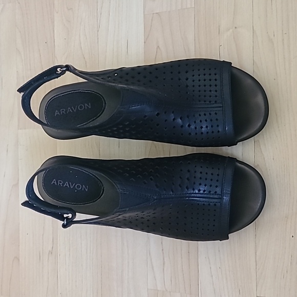 Aravon Black Leather Women Sandals Block Heels Backstrap Size 8.5 - Picture 3 of 9